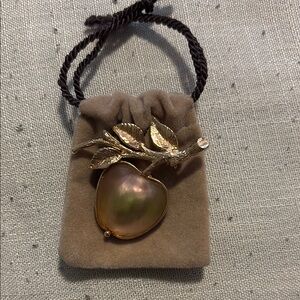 Vintage Sarah Coventry Elegant Gold Apple Brooch